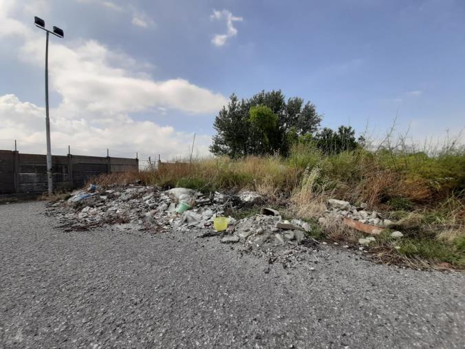 Discarica abusiva a Squillace. Tra plastica, mobili e materiali edili (VIDEO e FOTO)