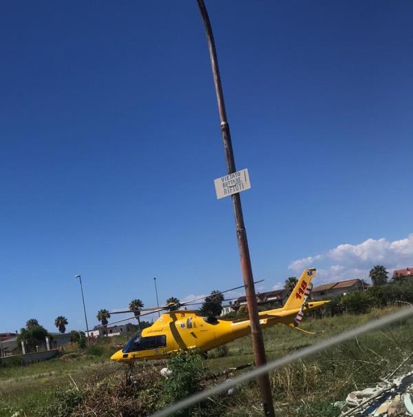 images Tragedia nel villaggio Carrao, a Cropani: turista stroncata da un infarto. Inutile l'intervento dell'elisoccorso