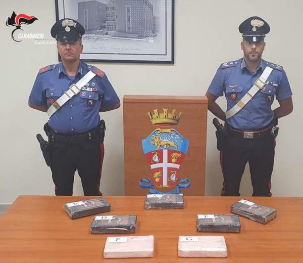 images In auto con moglie e figlio trasportava 7,5 chili di cocaina: arrestato a Locri