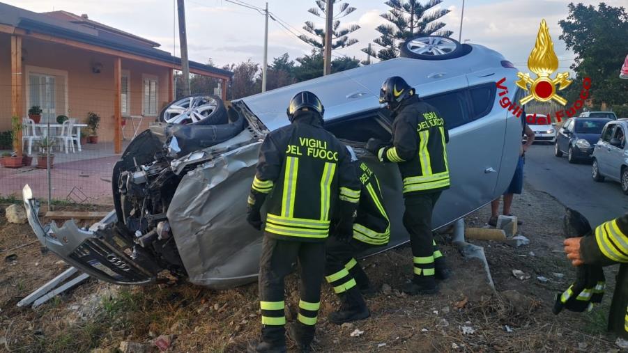 images Incidente fra due auto sulla Sp45 Capo Rizzuto: c'è anche un bambino fra i tre feriti (VIDEO)