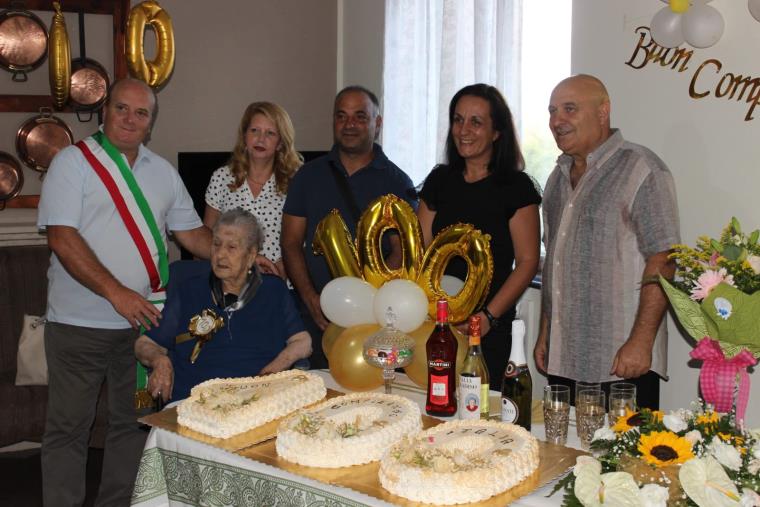 images Petronà celebra i 100 anni di Nonna Italia