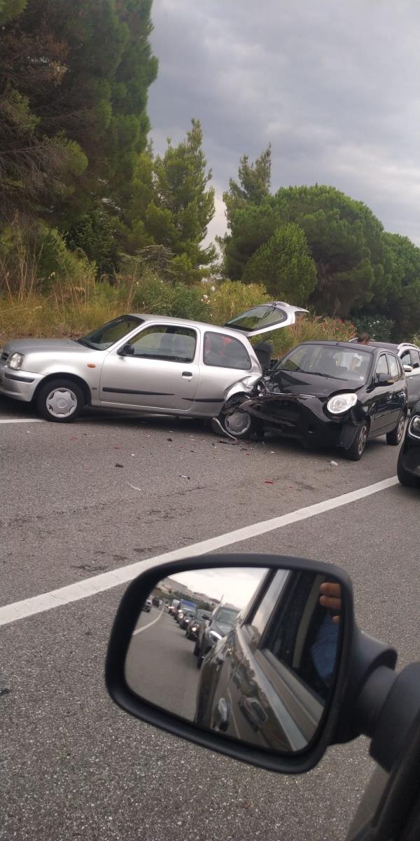 images Incidente stradale a Catanzaro: traffico rallentato sulla tangenziale