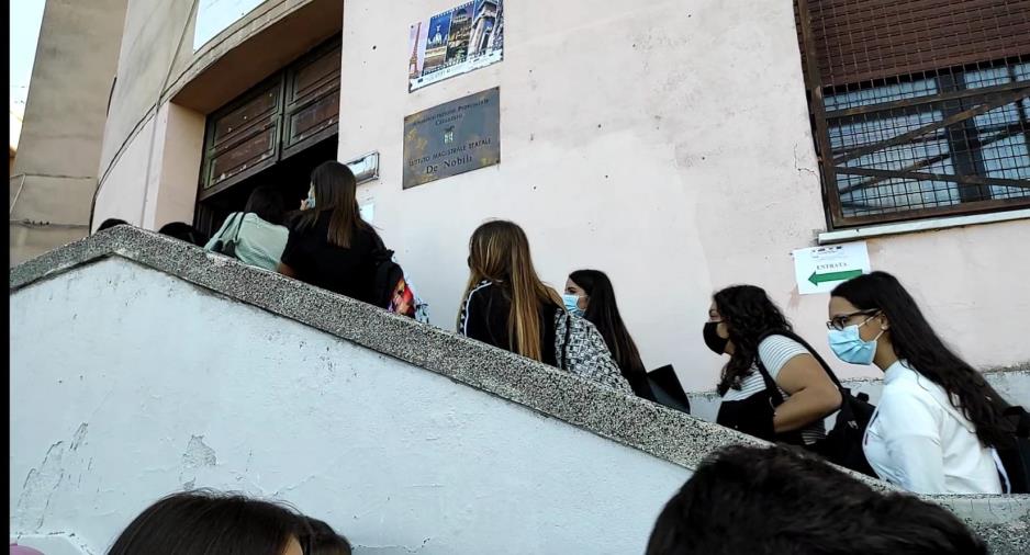 images Riapertura scuole. Al De Nobili di Catanzaro ansia e voglia di ricominciare (VIDEO)