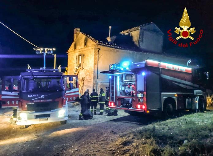 images Incendio in un casolare di Acri, nel Cosentino: non ci sono feriti 