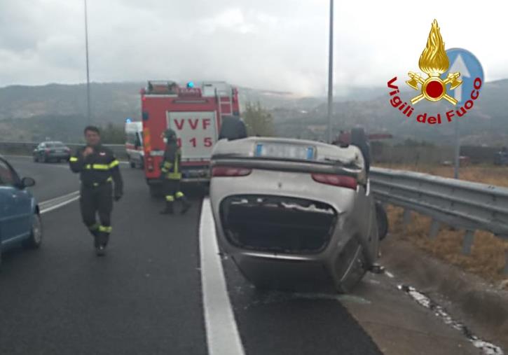 Incidente stradale allo svincolo autostradale di Montalto: conducente in ospedale