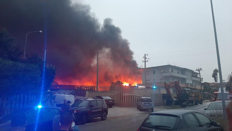 images Esplosione a Squillace. Il sindaco Muccari chiude tutte le scuole della frazione Lido  