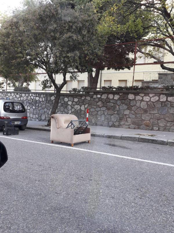 Catanzaro. In via De Gasperi il parcheggio è "riservato" alla poltrona 