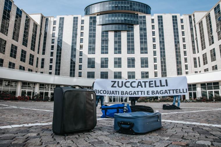 images Lo striscione alla Cittadella: "Zuccatelli ricojjati bagatti e bagattelli"