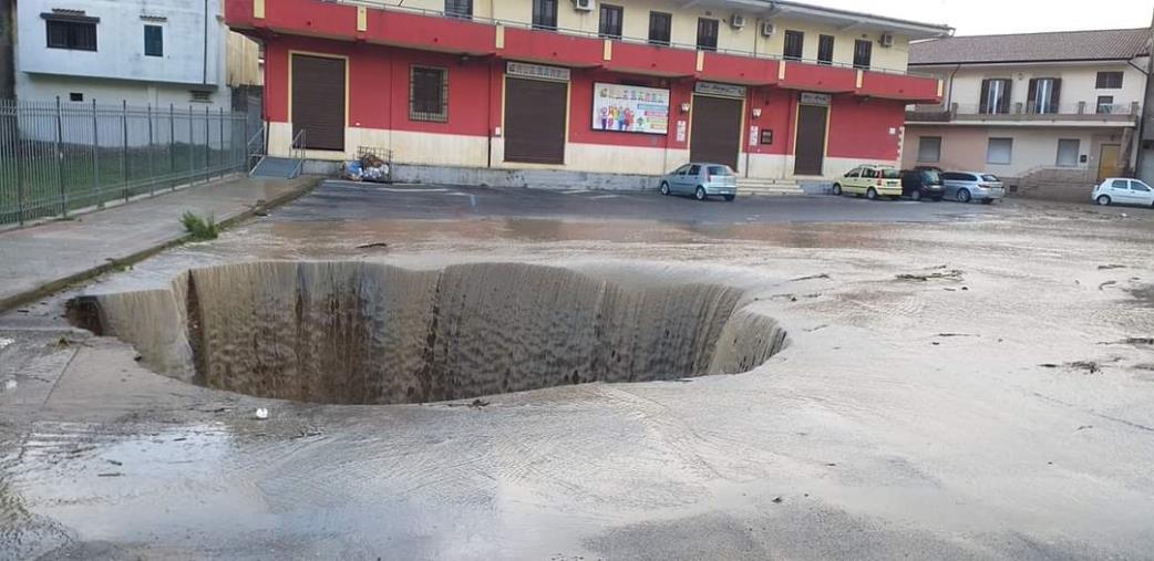 images Nubifragio a Crotone. Tassone (Pd): "Vicino alla popolazione" 