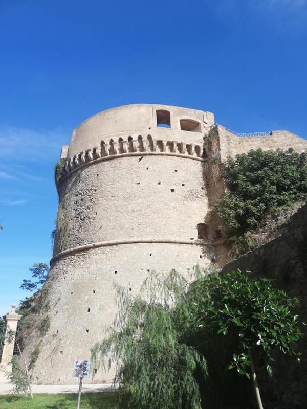 images Crotone. Bonifica del Castello Carlo V, Taverniti: "Dopo un anno dalle proteste qualcosa si muove"