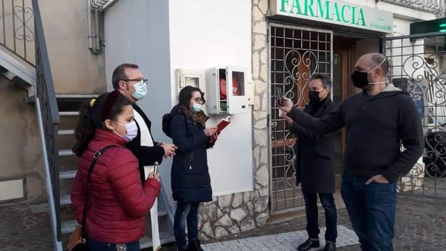 Magisano. Arriva un altro defibrillatore 