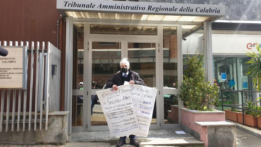 Corbelli davanti al Tar: "La riapertura delle scuole avrà conseguenze disastrose" 