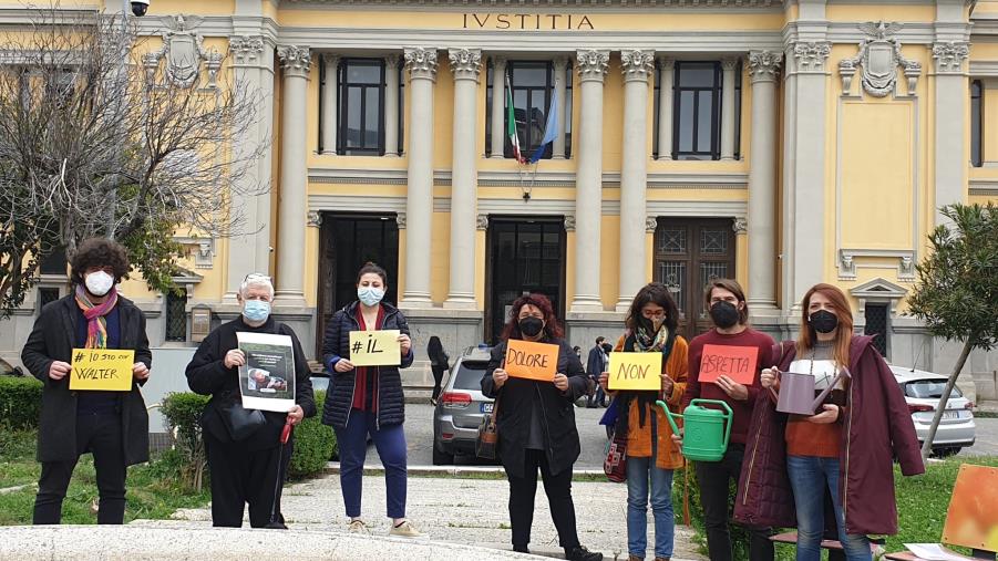 images Legalizzazione cannabis, "Il dolore non aspetta": l'iniziativa a supporto di Walter De Benedetto arriva a Catanzaro (VIDEO)