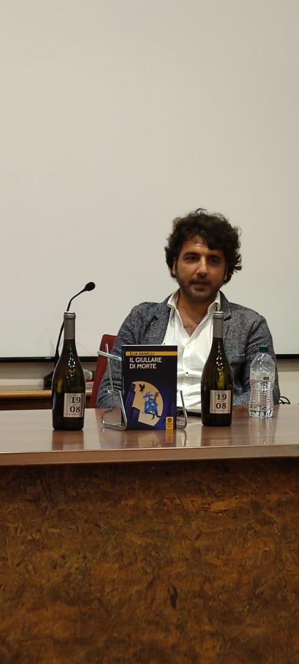 images "Libri & bollicine". Presentato al Musmi di Catanzaro "Il giullare di Morte" dello scrittore Elia Banelli