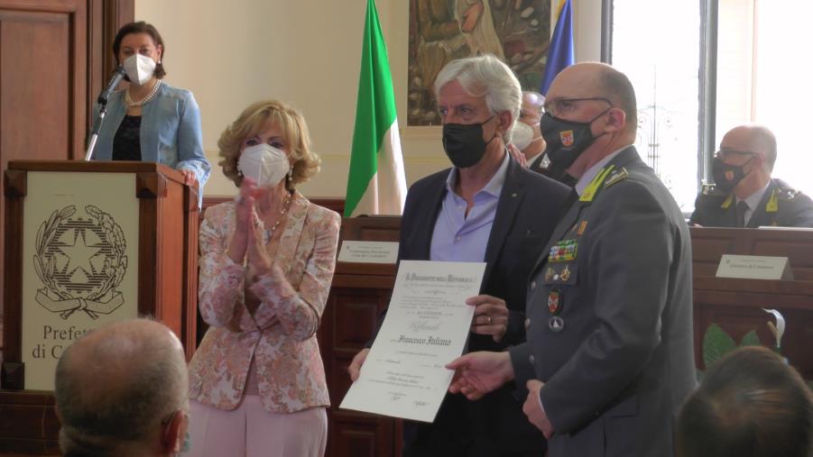 Prefettura di Catanzaro. Consegnate 17 onorificenze al merito e 4 medaglie d'onore