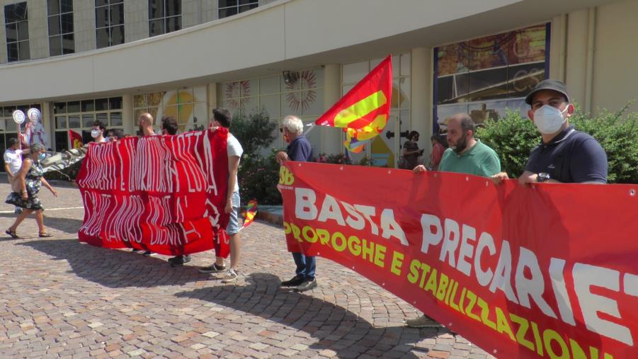 images La protesta dei precari della sanità: alla Cittadella sfilano i 1500 "eroi del Covid" in attesa di rinnovo