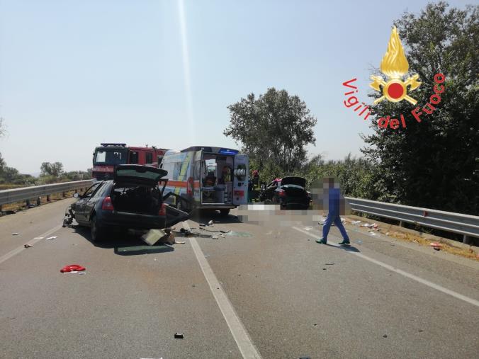 images Incidente a Cassano allo Ionio: due morti e quattro feriti gravi. Chiusa temporaneamente la Ss 106
