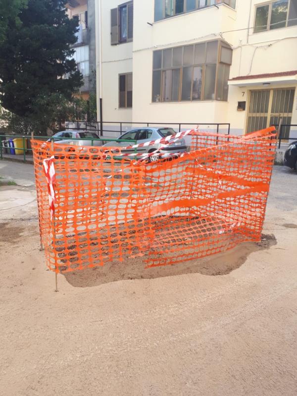 images Catanzaro. Riparata la perdita d'acqua in via De Nobili 