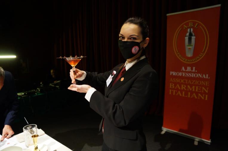 images Catanzaro. E' Chiara Marsili la barlady più brava d'Italia: ha vinto i campionati ABI con il suo "Luigi XIV"