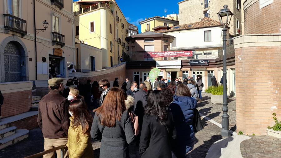 images La protesta dei navigator che rischiano di trovarsi senza impiego con il nuovo anno: 170 sono in Calabria 