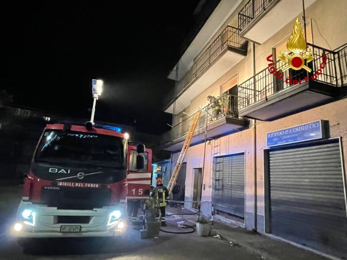 images Incendio in un'abitazione a Cotronei: tratti in salvo dai Vigili del Fuoco tutti gli inquilini 