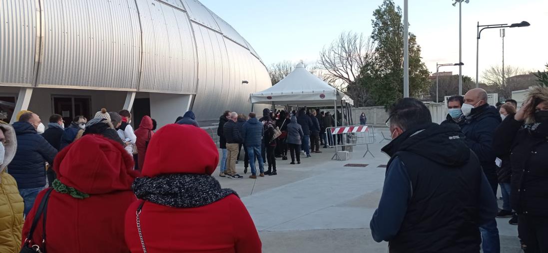 Il virus corre ma aumentano i vaccinati all'Ente fiera: oggi 1400 somministrazioni a Catanzaro