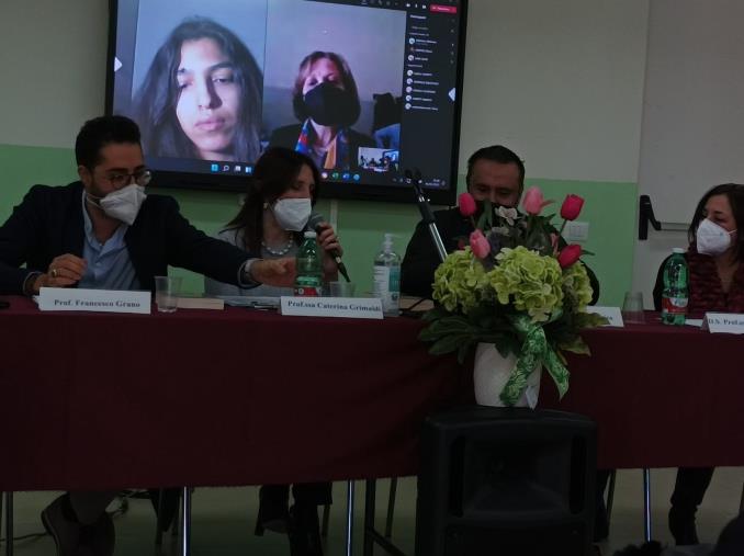 images A Mesoraca il Liceo " Lombardi-Satriani" accoglie il romanzo di Olimpio Talarico "Cosa rimane dei nostri amori" 