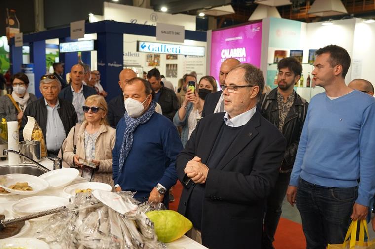 images Cibus Parma, visita del sindaco Pizzarotti allo stand della regione Calabria