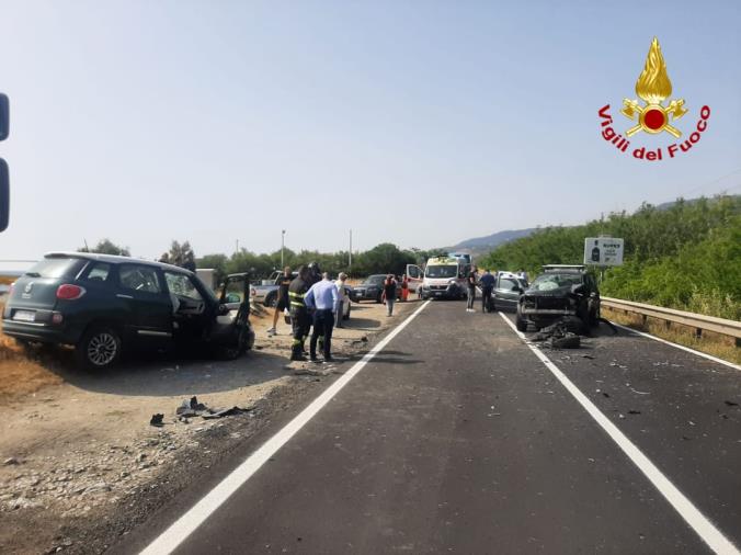 images Incidente a Gizzeria: due macchine coinvolte e tre feriti 