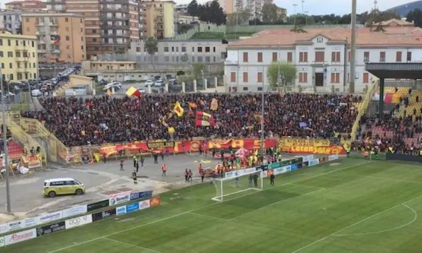 images SUPERCOPPA SERIE C, CATANZARO vs FERALPISALO': 2-1 finale. Il pubblico osanna la squadra e il tecnico Vivarini