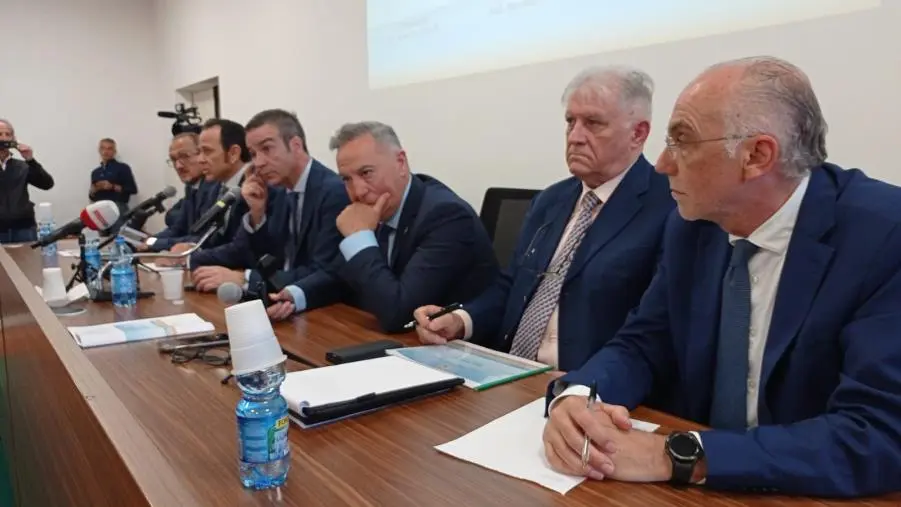 Depurazione, l'estate si avvicina: l'incontro tra Regione e i sindaci per aumentare controlli ed evitare sprechi