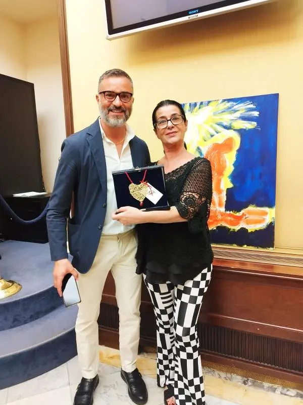 images L'artista catanzarese Ferragina e la sua arte sbarcano a Roma per il premio "Donna d’autore"