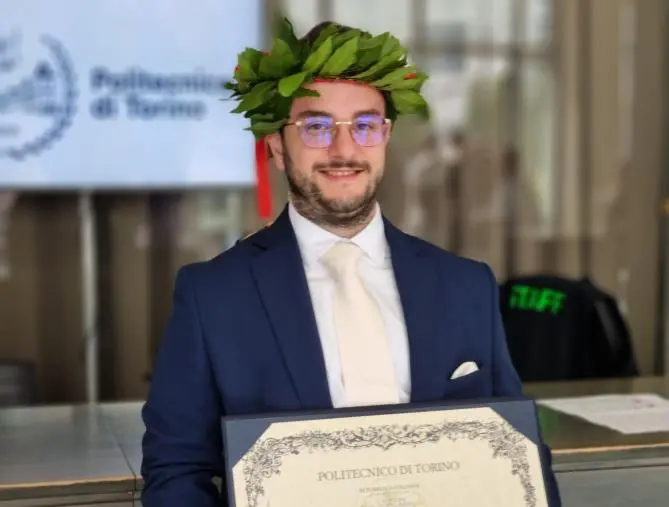 images Si laurea a Torino con una tesi sulla cybersecurity, ma Tommaso sogna il ritorno in Calabria