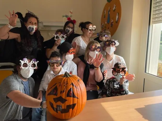 images Halloween per i bambini al Pugliese-Ciaccio: le docenti dell'IC "Manzoni" fanno squadra