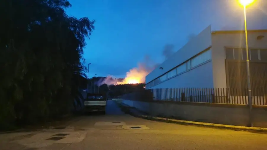 images Cropani, incendio in contrada Basilicata 