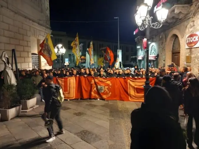 images Gli Ultras in corteo su Corso Mazzini per festeggiare 50 anni di storia (FOTO)