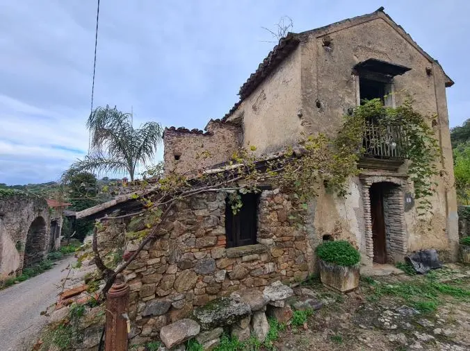 Capistrano, un grazioso borgo fantasma nel cuore della Calabria Vibonese