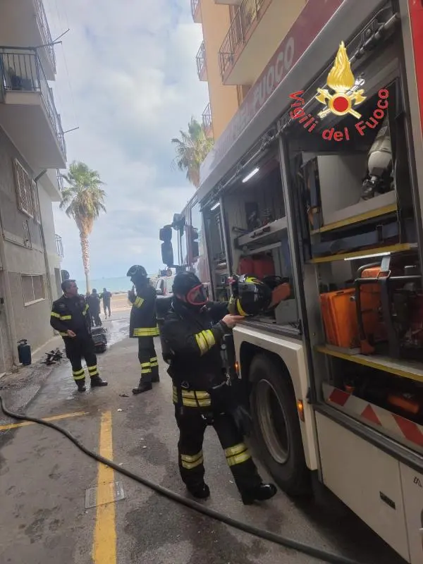 images Crotone, incendio in una casa partito da una stufa: non ci sono feriti