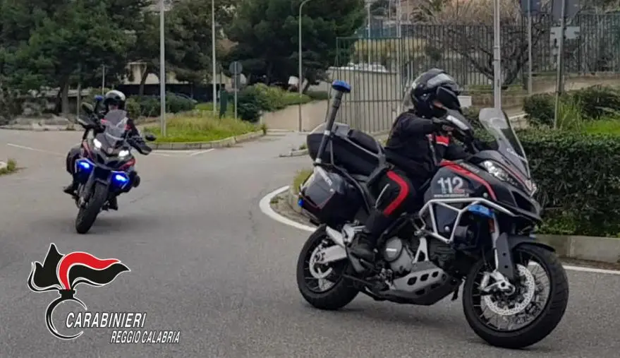 Reggio Calabria, aprivano le auto e rubavano il denaro: arrestati 