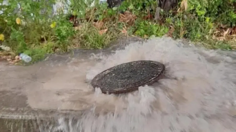 images Danilo Romeo (FdI) denuncia: "Piove e il quartiere Sant'Antonio è invaso da un fiume di fogna"