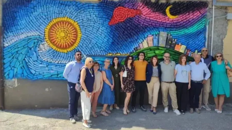 images Catanzaro, inaugurata all'I.C. "Casalinuovo" la nuova opera dell'artista Testa Di Latta 