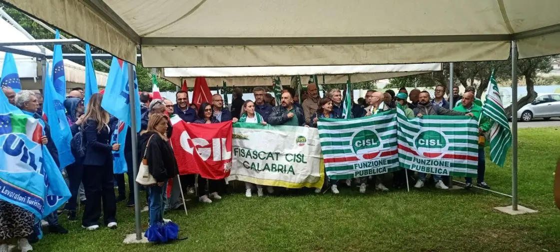 images Fondazione Betania, sit-in dei lavoratori: “Proposte vergognose delle associazioni datoriali”