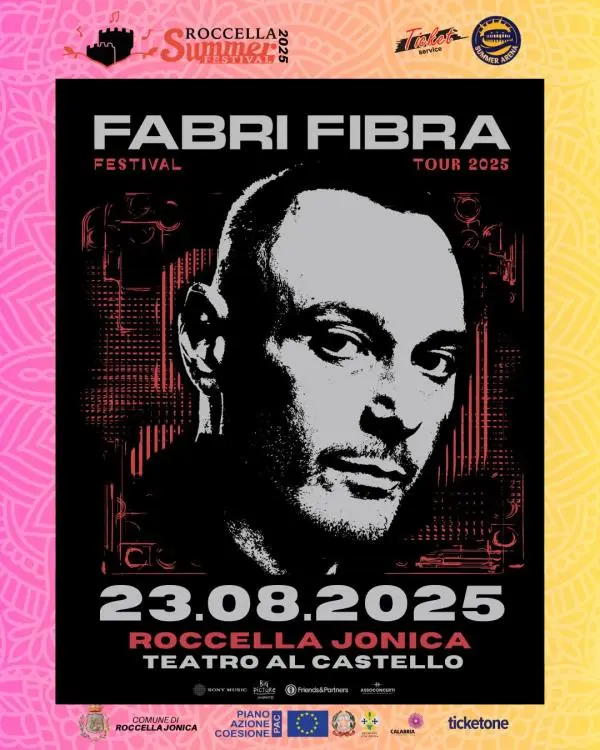 Roccella Summer Festival, il 23 agosto Fabri Fibra al Teatro al Castello
