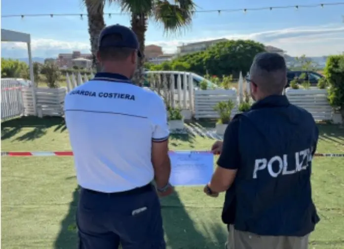 images Cirò Marina, Polizia e Capitaneria controlli ai lidi: contravvenzioni e denunce  