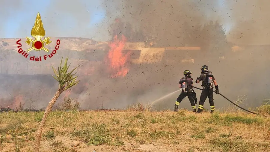 Crotone, ancora una giornata difficile per i Vigili del Fuoco: incidenti a causa del forte vento