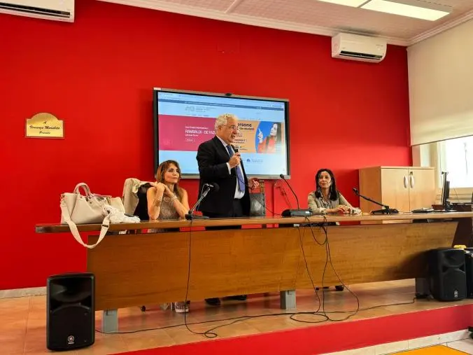 Il Sindaco Murone in visita nelle scuole di Lamezia Terme per l'inizio dell'anno scolastico