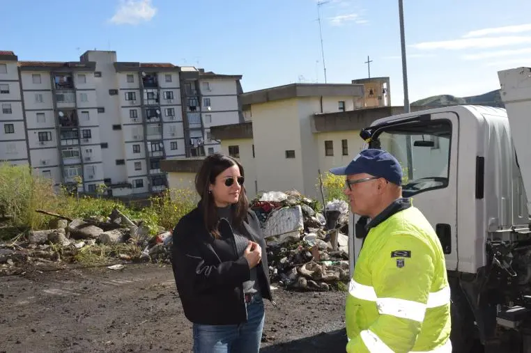 Rifiuti in Viale Isonzo a Catanzaro, Colosimo: "Avviata un'ampia operazione di pulizia nell'area 1"