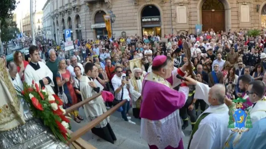 images Catanzaro, l'Atto di affidamento della città a San Vitaliano da parte di Monsignor Maniago