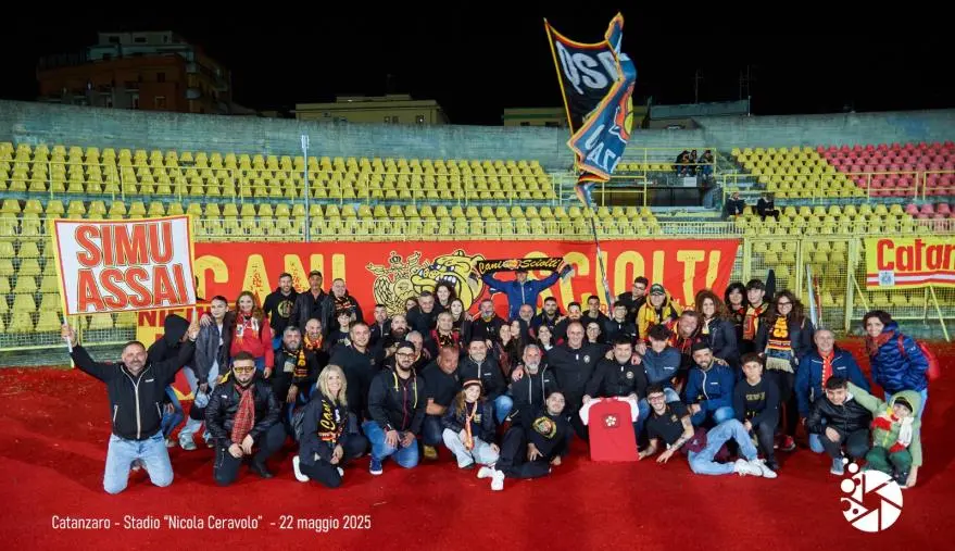 Stadio Ceravolo, i cani sciolti salutano la curva Capraro "con un arrivederci o chissà...."