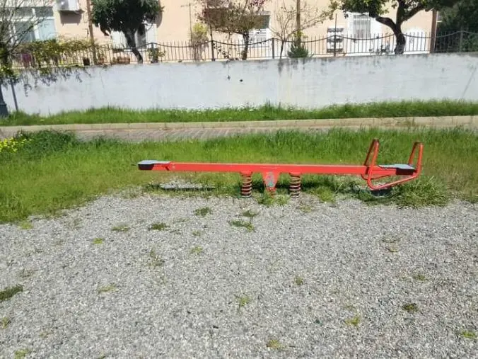 Catanzaro, Veraldi: «Lavori di manutenzione straordinaria del campetto gioco nel quartiere Santa Maria fermi al palo»
